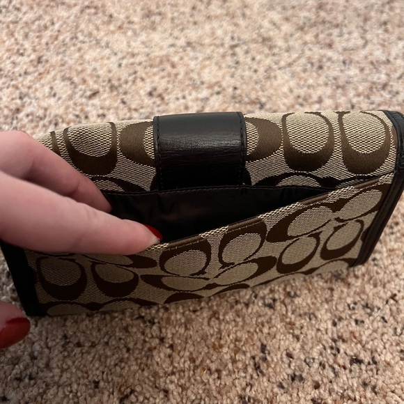 Tan Coach Wallet - Picture 4 of 4